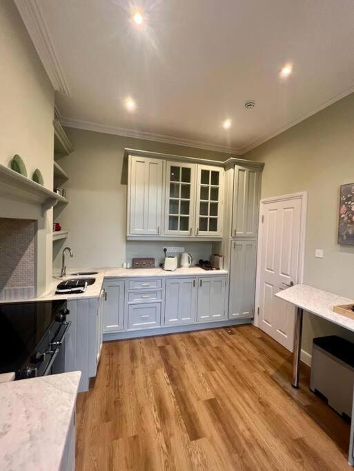 Flat In The Heart Of Holland Park Apartment Londra Exterior foto