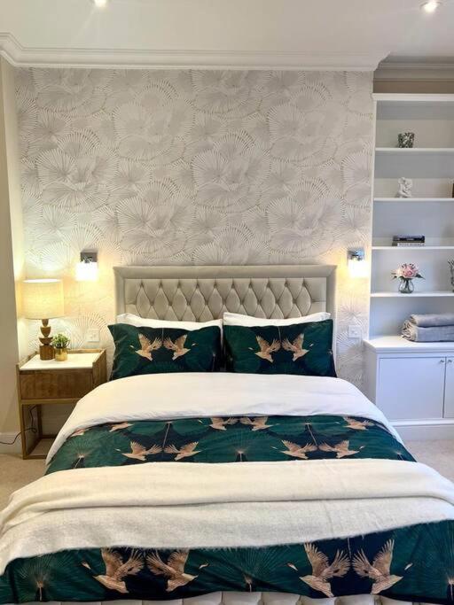 Flat In The Heart Of Holland Park Apartment Londra Exterior foto