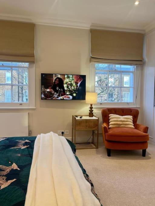 Flat In The Heart Of Holland Park Apartment Londra Exterior foto